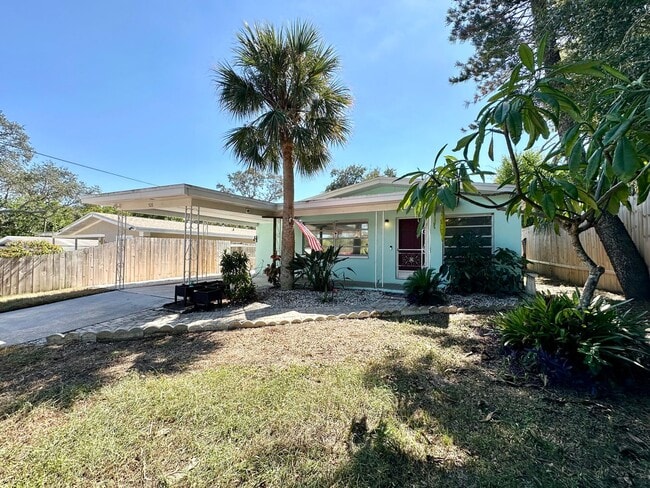 528 E Center St in Tarpon Springs, FL - Building Photo - Building Photo