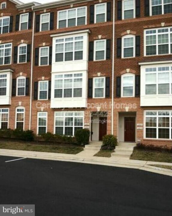22824 Ferncrest Terrace in Ashburn, VA - Building Photo