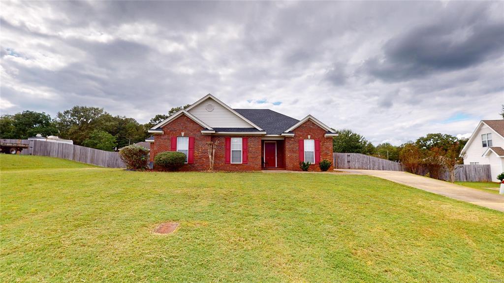 275 Allen Dr in Millbrook, AL - Building Photo