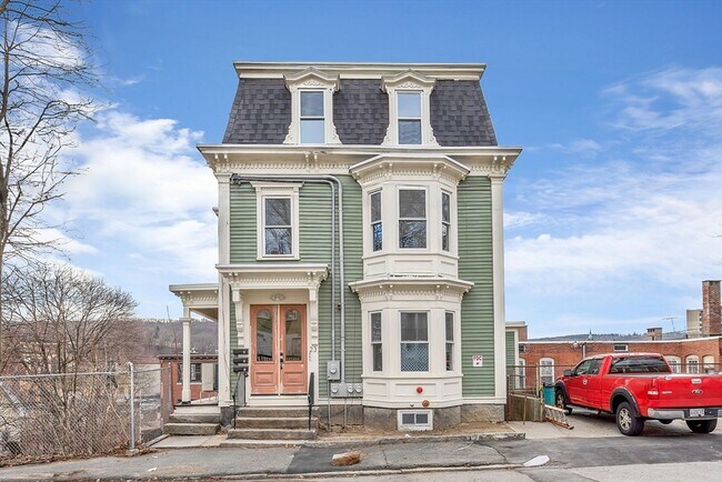 23 Pleasant St in Fitchburg, MA - Building Photo - Building Photo