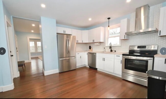 29 Roosevelt St, Unit 2
