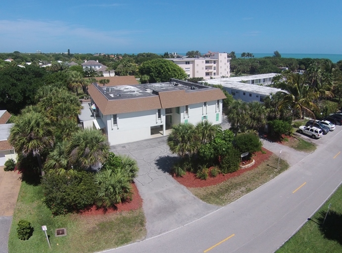 Adventura Condominium in Vero Beach, FL - Building Photo