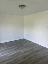 1701 National Ave in Jeffersonville, IN - Foto de edificio - Building Photo