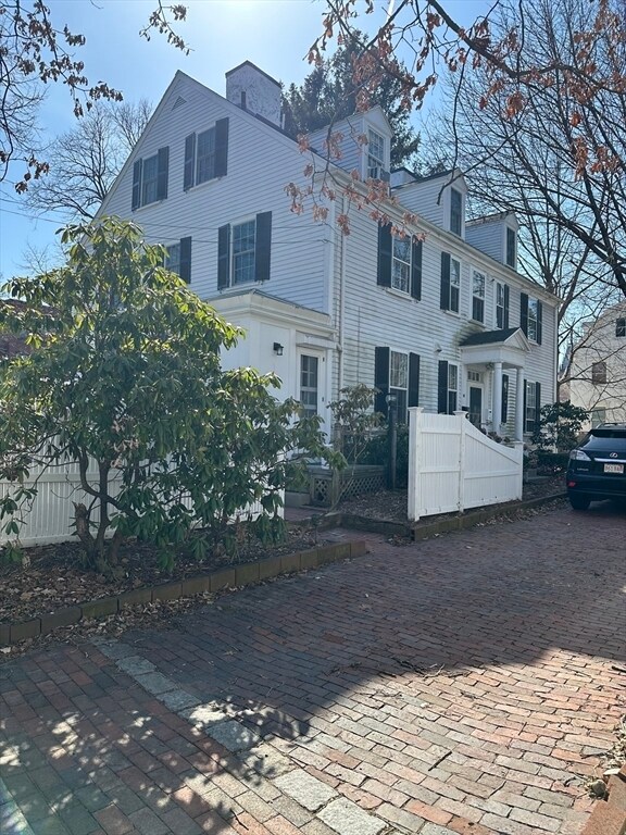 84 Irving St, Unit #1 in Cambridge, MA - Building Photo - Building Photo