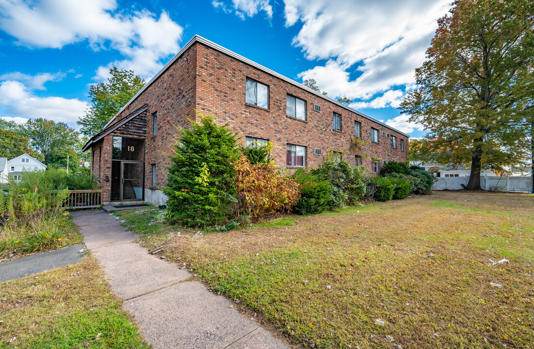 18 Signor St in East Hartford, CT - Foto de edificio