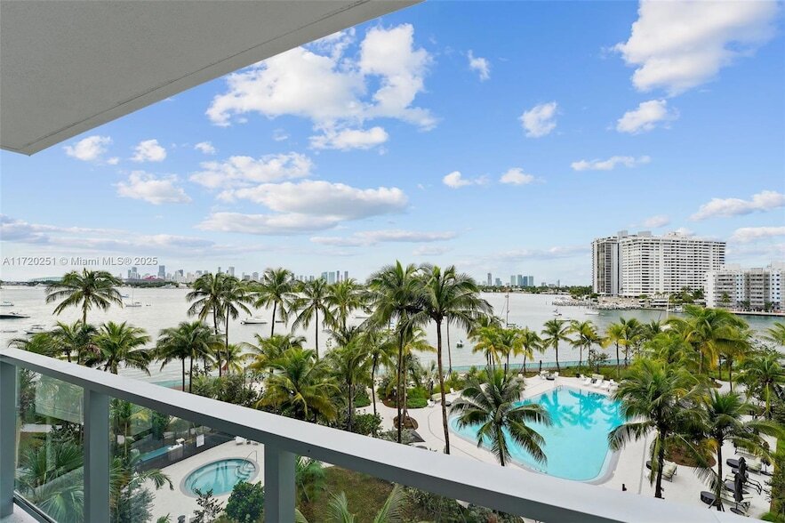 1500 Bay Rd, Unit N-1010 in Miami Beach, FL - Building Photo