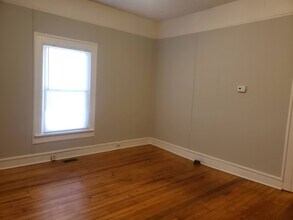 4 West St in Greenville, SC - Foto de edificio - Building Photo