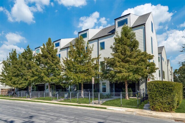 1430 Grigsby Ave in Dallas, TX - Building Photo - Building Photo