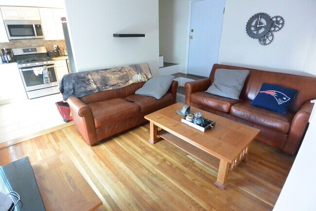 15 Mansfield St, Unit 2 in Boston, MA - Building Photo - Building Photo