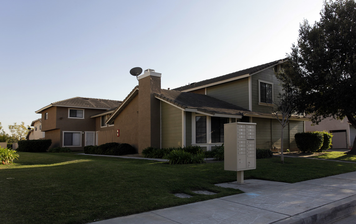 3220 Triumph Ln in Ontario, CA - Building Photo