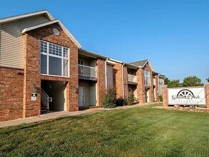 Watermill Park Apartments in Springfield, MO - Foto de edificio - Building Photo