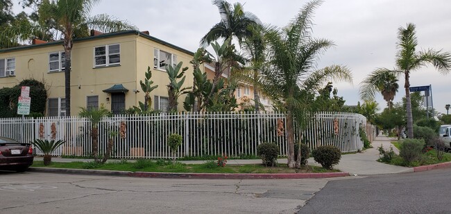 4770 Willow Brook Ave, Unit 4772 in Los Angeles, CA - Building Photo - Building Photo