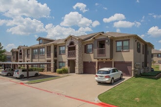 Ranch Three0Five in Arlington, TX - Foto de edificio - Building Photo