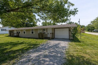 400-402-402 Meadow Ln in Hallsville, MO - Building Photo - Building Photo