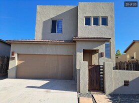 7274 Vista Serena Loop in Santa Fe, NM - Building Photo