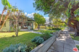 1550 N Sierra Bonita Ave in West Hollywood, CA - Building Photo - Building Photo