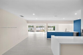 5020 SW 92nd Ave in Miami, FL - Building Photo - Building Photo