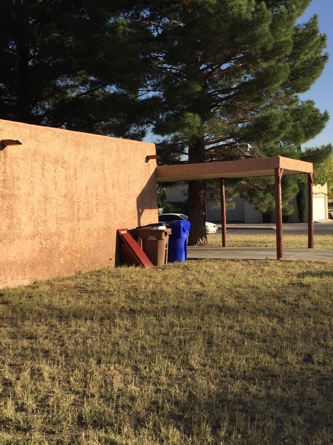 La Fonda Complex in Las Cruces, NM - Foto de edificio - Building Photo