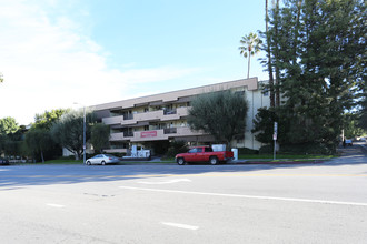 Encino Voltaire in Los Angeles, CA - Foto de edificio - Building Photo