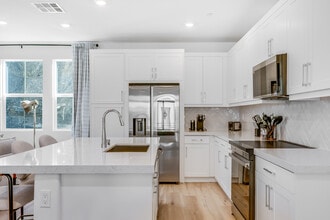 414 Caliper Way, Unit Full Home in San Marcos, CA - Building Photo - Building Photo