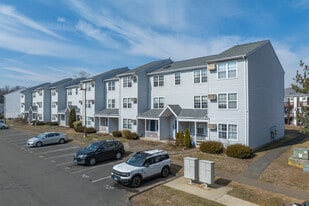 Mallard Brook Crossing Condominiums in West Haven, CT - Building Photo