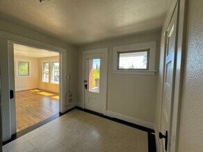 1301 S 6th Ave in Tacoma, WA - Building Photo - Building Photo