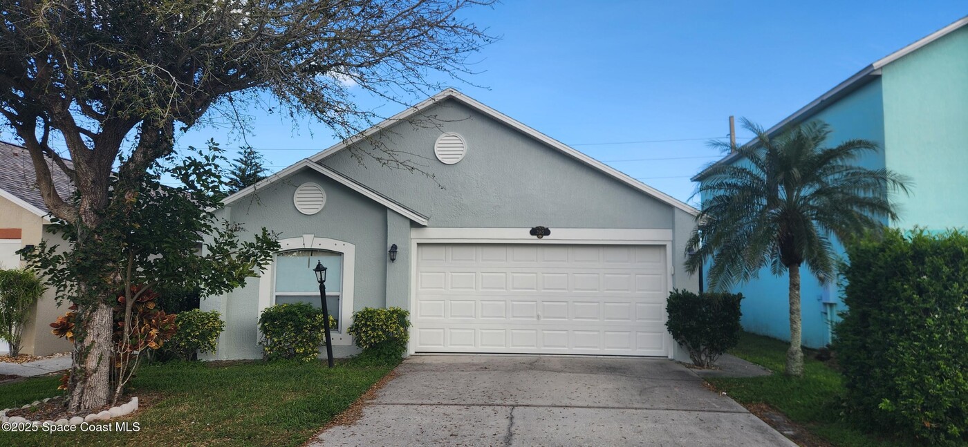 2165 Redwood Cir in Palm Bay, FL - Building Photo