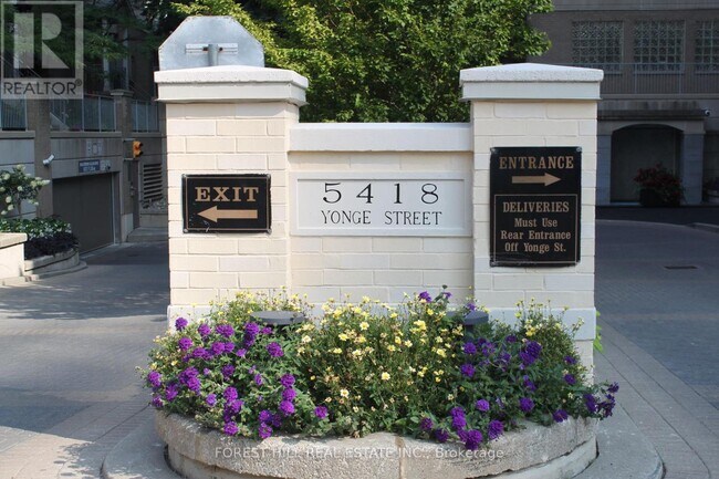5418 Yonge St in Toronto, ON - Building Photo - Building Photo