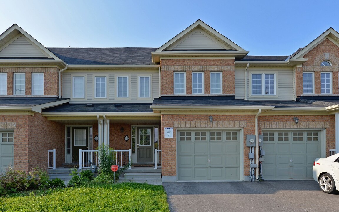 144 Dewell Cres in Courtice, ON - Building Photo