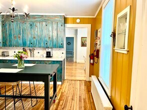 33 W Elm St, Unit B in Yarmouth, ME - Building Photo - Building Photo