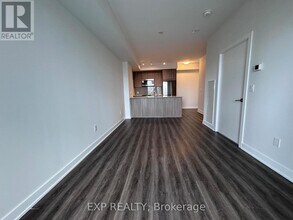 4130 Parkside Village Dr in Mississauga, ON - Building Photo - Building Photo
