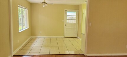 2201 NW 36th Dr in Gainesville, FL - Building Photo - Building Photo