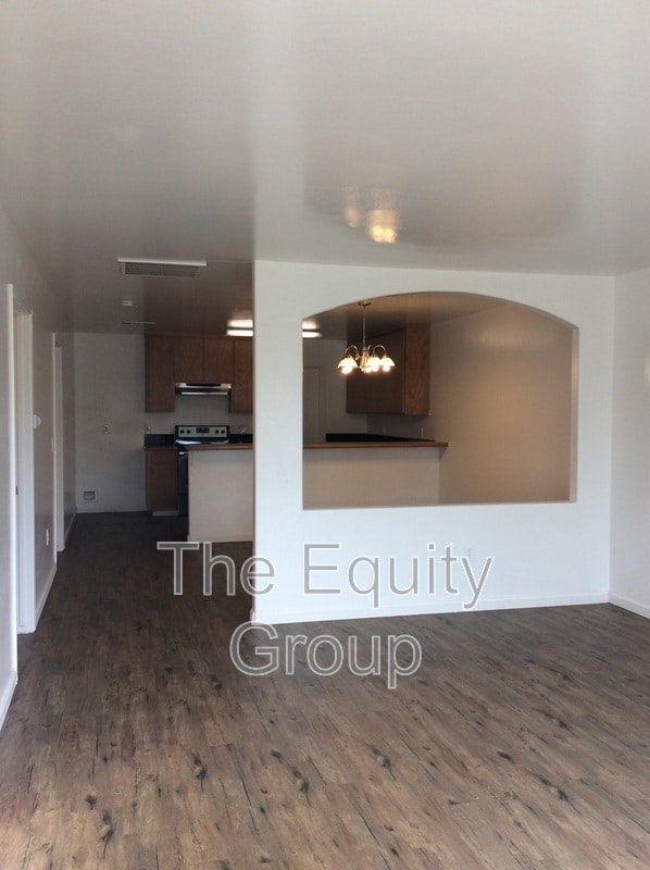 437 N Park St in Visalia, CA - Building Photo - Building Photo