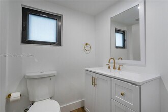 327 NE 15th Ave in Boynton Beach, FL - Building Photo - Building Photo