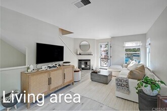3322 Holly Grove St, Unit Building C in Westlake Village, CA - Foto de edificio - Building Photo