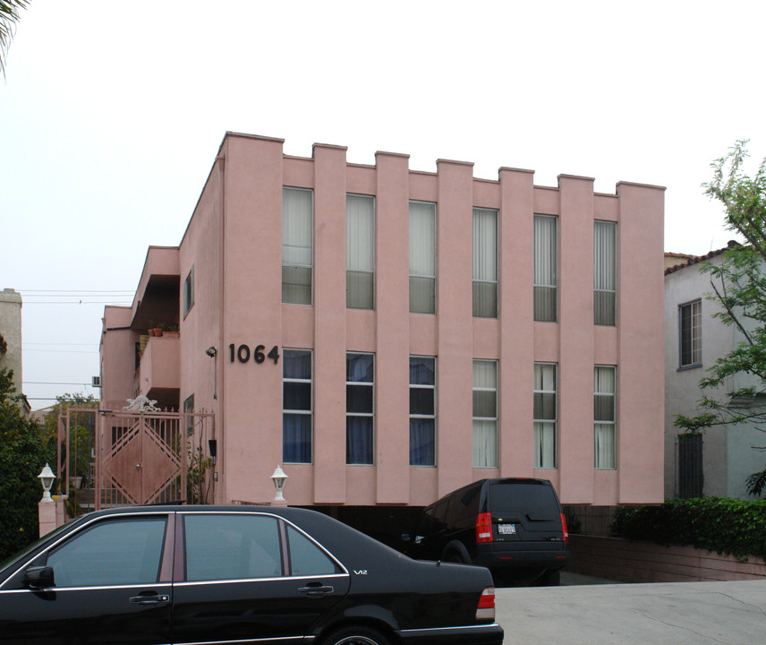 1064 S Holt Ave in Los Angeles, CA - Building Photo