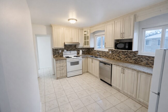 29 Duntroon Crescent in Toronto, ON - Building Photo - Building Photo