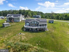 150 Sunset Village Rd in Front Royal, VA - Foto de edificio - Building Photo