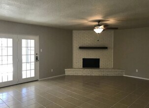 516 Mustang Drive in Saginaw, TX - Foto de edificio - Building Photo