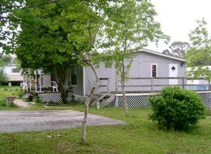 Cooper Lake Mobile Home Park in Interlachen, FL - Building Photo - Other