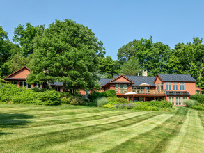 35 Schoolhouse Rd in Roxbury, CT - Building Photo - Building Photo