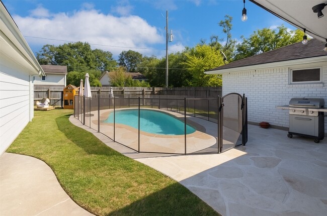 property at 13418 Paradise Valley Dr