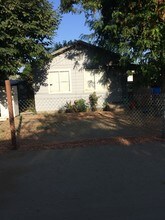 74 E Vandalia Ave in Porterville, CA - Building Photo - Building Photo