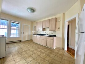 96 E Cottage St, Unit 3 in Boston, MA - Building Photo