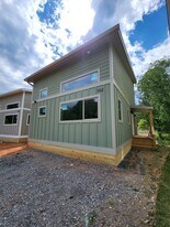 102 Eastville Rd in Asheville, NC - Building Photo