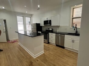 820 N Leavitt St in Chicago, IL - Building Photo - Building Photo