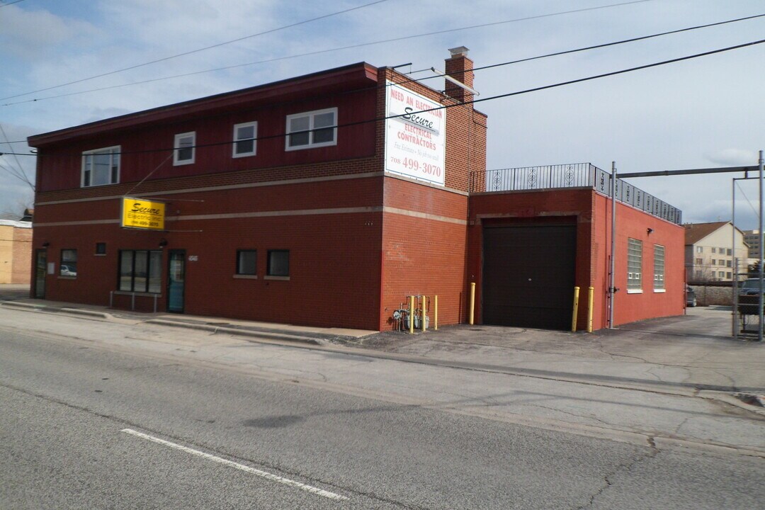 4545 SW Hwy in Oak Lawn, IL - Building Photo