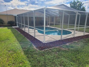 2777 W Covington Dr in Deltona, FL - Foto de edificio - Building Photo