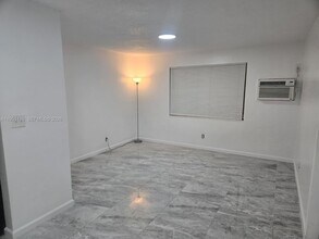 5120 NE 18th Ave, Unit 2 in Fort Lauderdale, FL - Building Photo - Building Photo