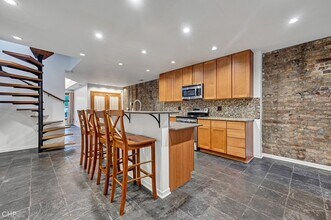 869 N La Salle Dr in Chicago, IL - Building Photo - Building Photo